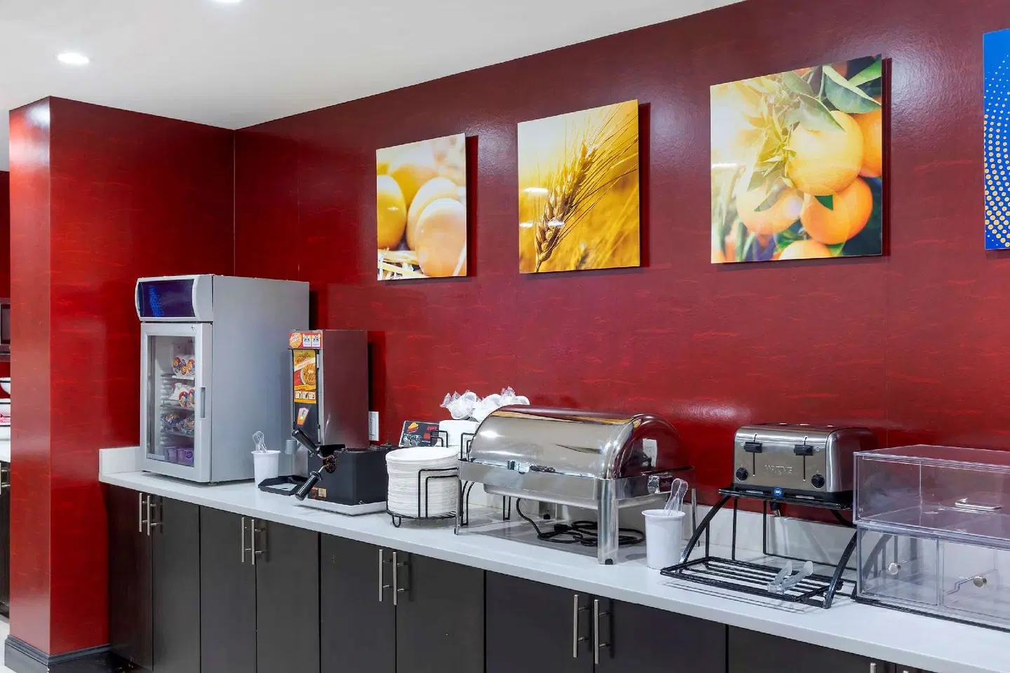 Comfort Inn & Suites near Stadium Restaurant