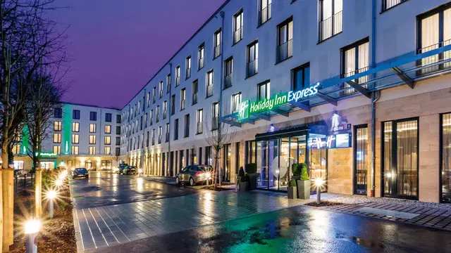 Holiday Inn Express Munich East - inklusive NFL Munich Ticket EXTERIOR