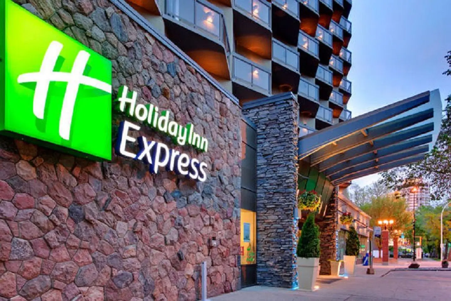 Holiday Inn Express Edmonton Downtown by IHG EXTERIOR