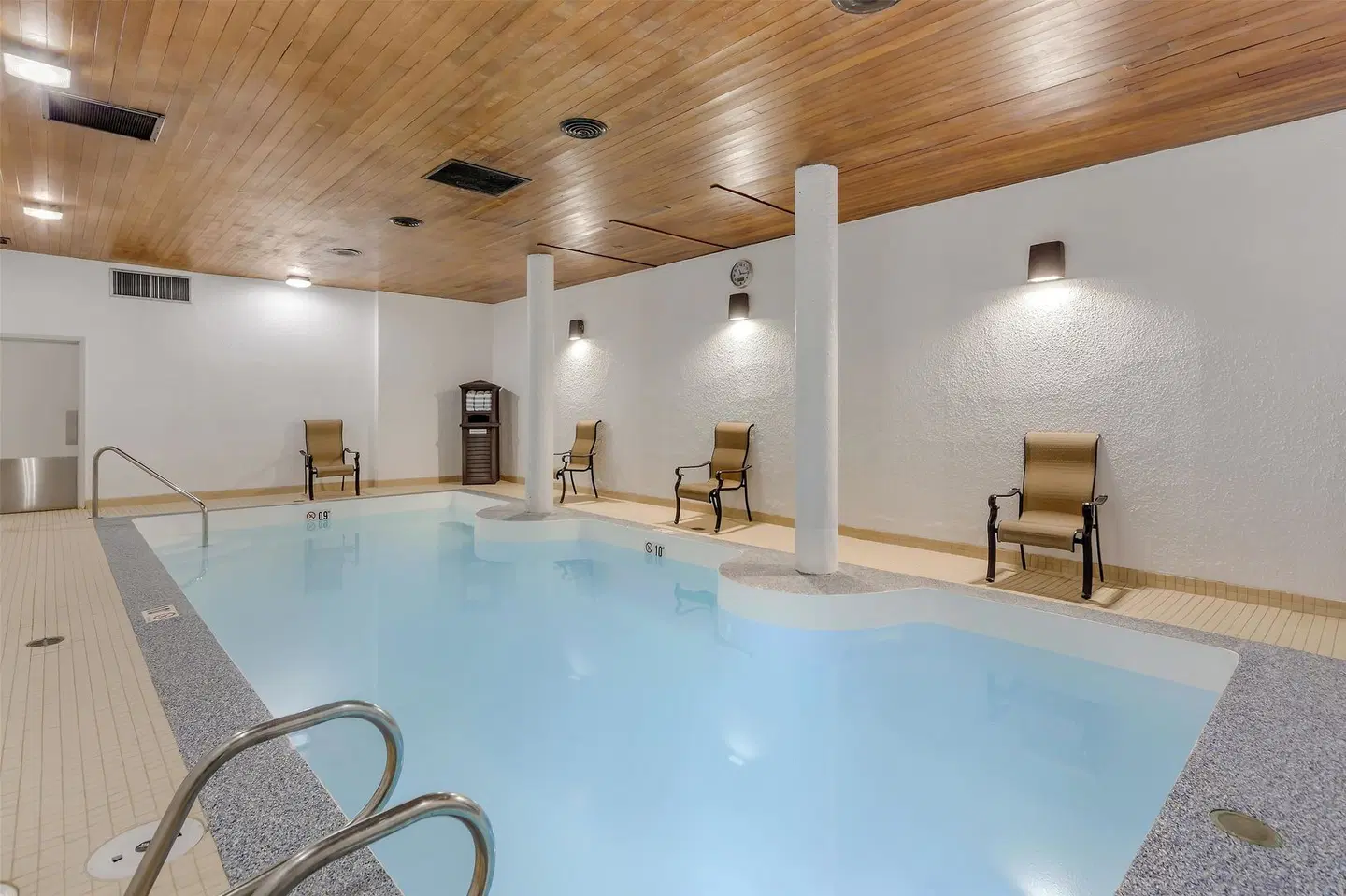 Best Western Cedar Park Inn Hallenbad