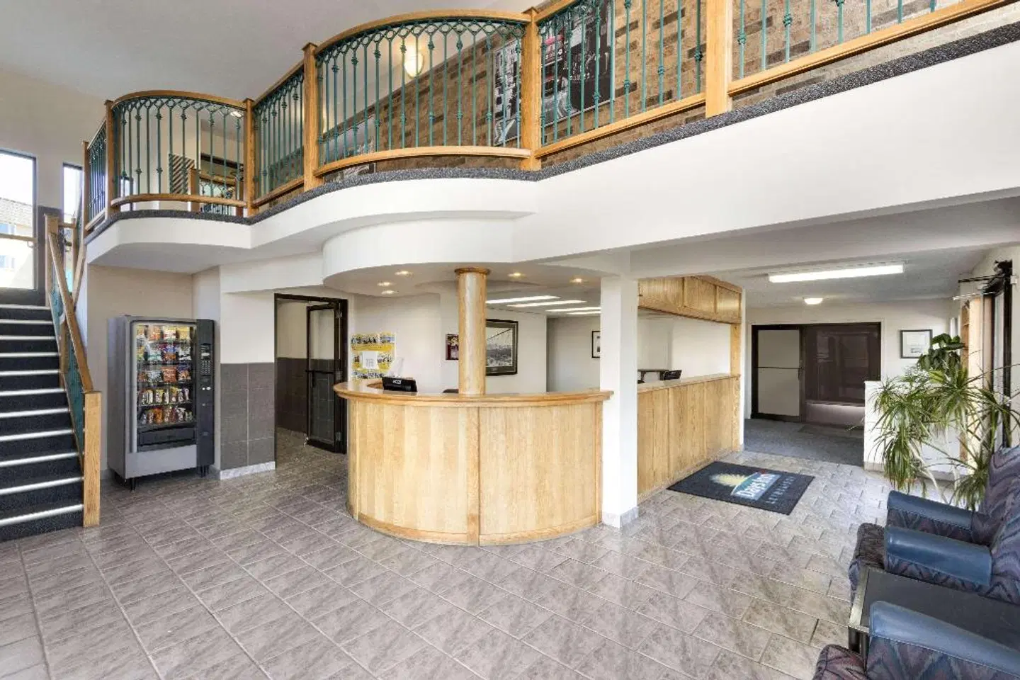 Days Inn by Wyndham Lethbridge LOUNGE_LOBBY