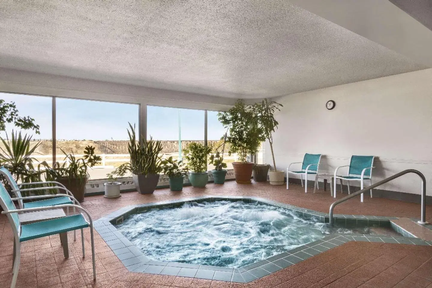 Days Inn by Wyndham Lethbridge Hallenbad