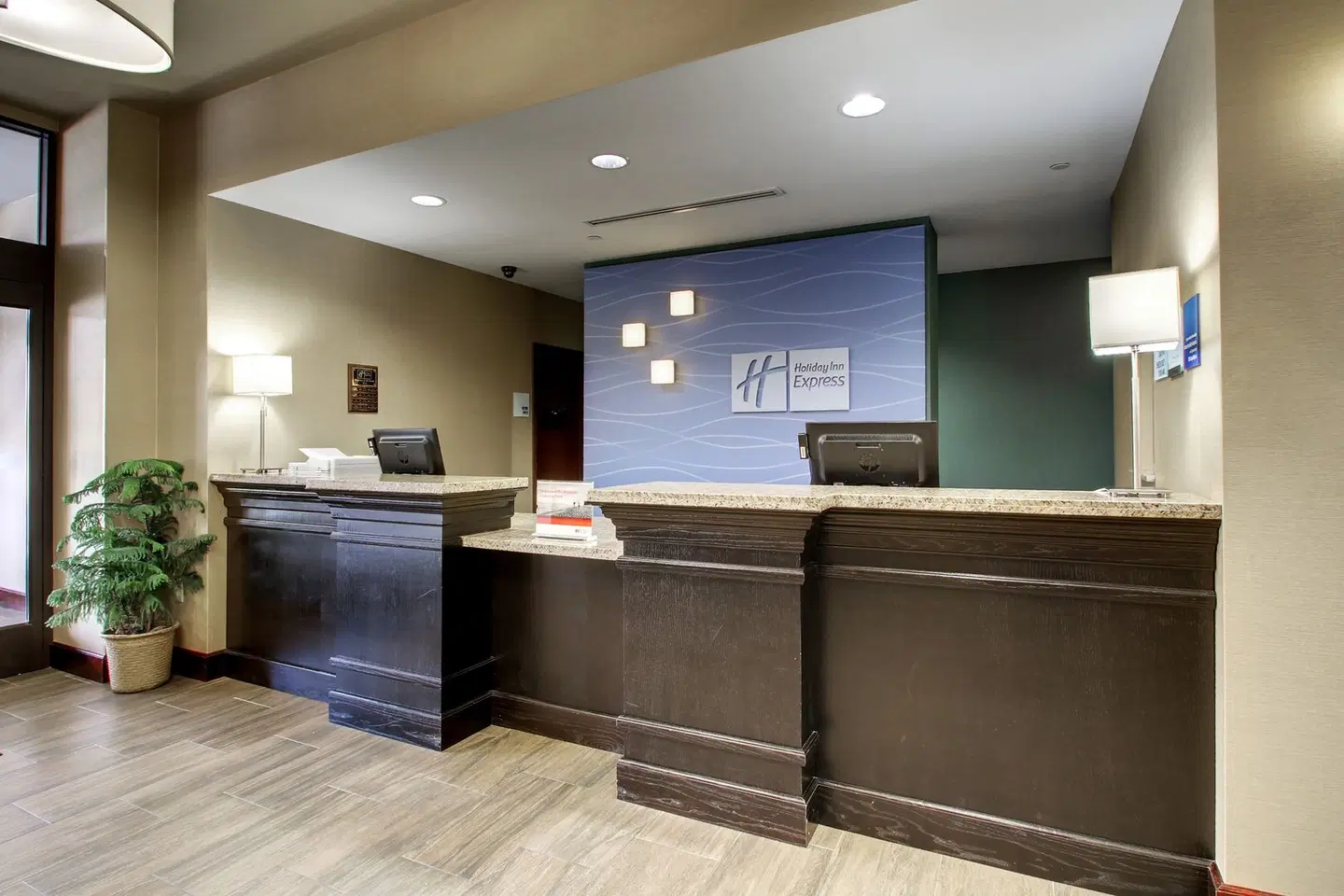 Holiday Inn Express & Suites Natchez South by IHG LOUNGE_LOBBY