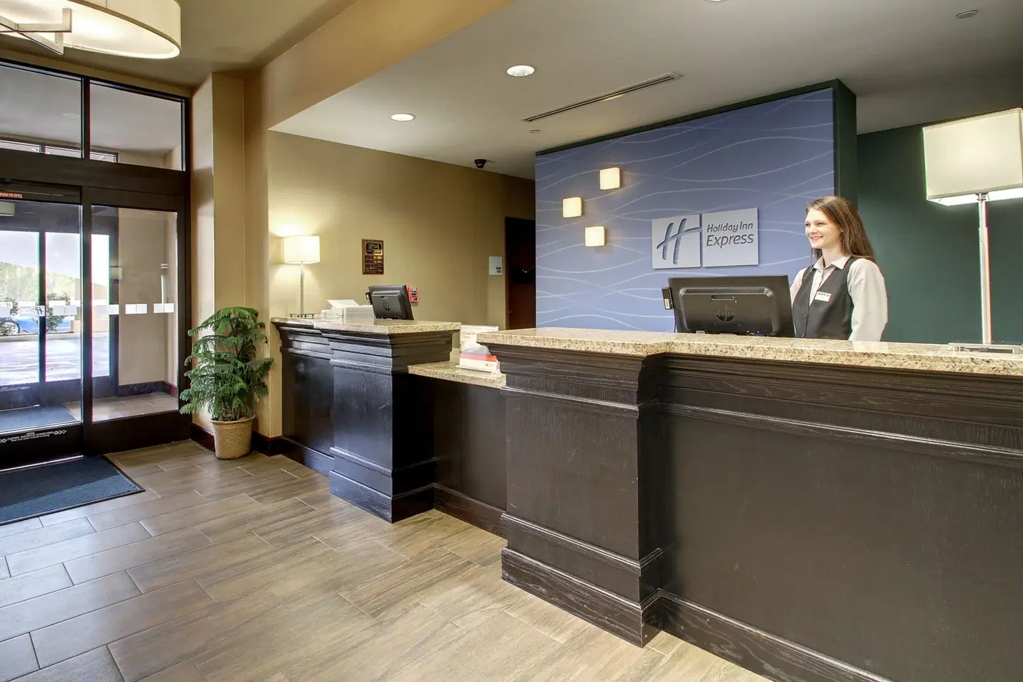 Holiday Inn Express & Suites Natchez South by IHG LOUNGE_LOBBY