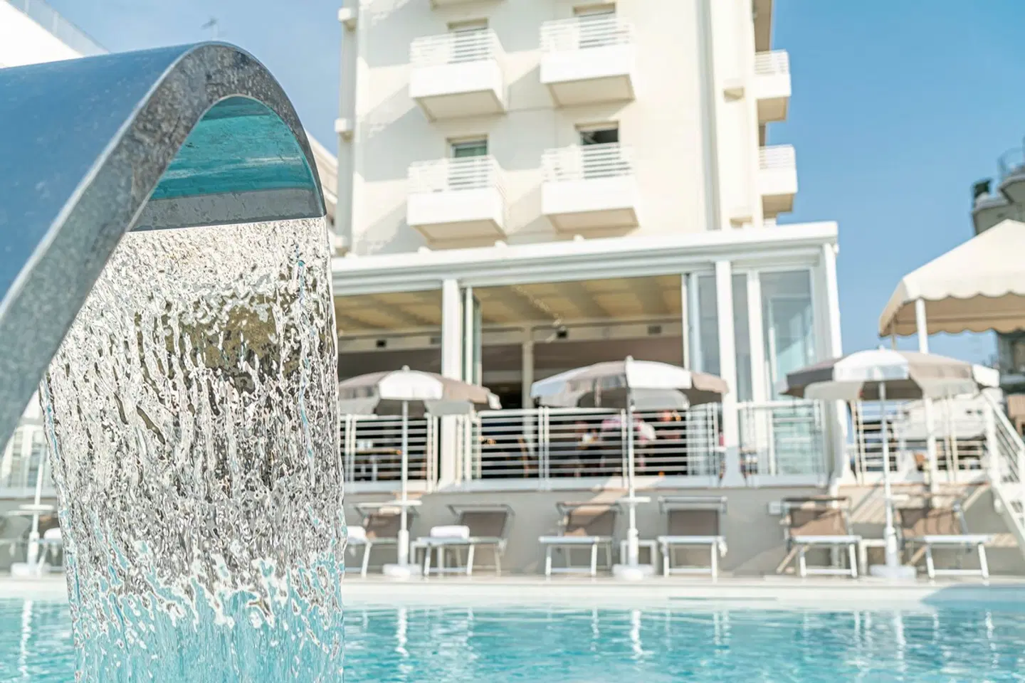 Capitol OUTDOOR_POOL