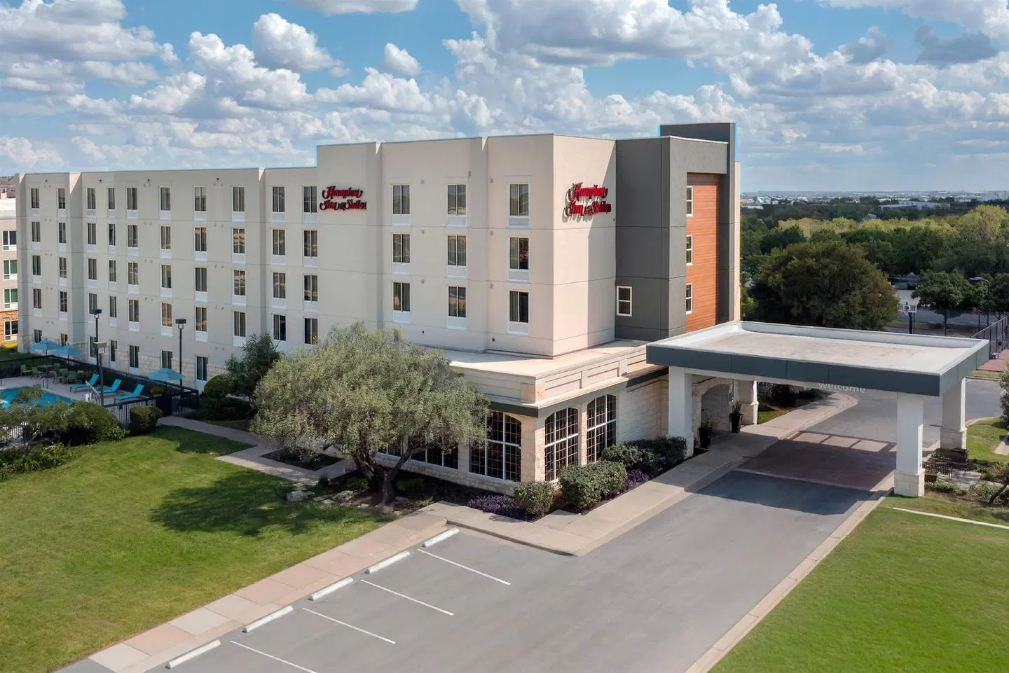 Hampton Inn & Suites Austin-Airport EXTERIOR