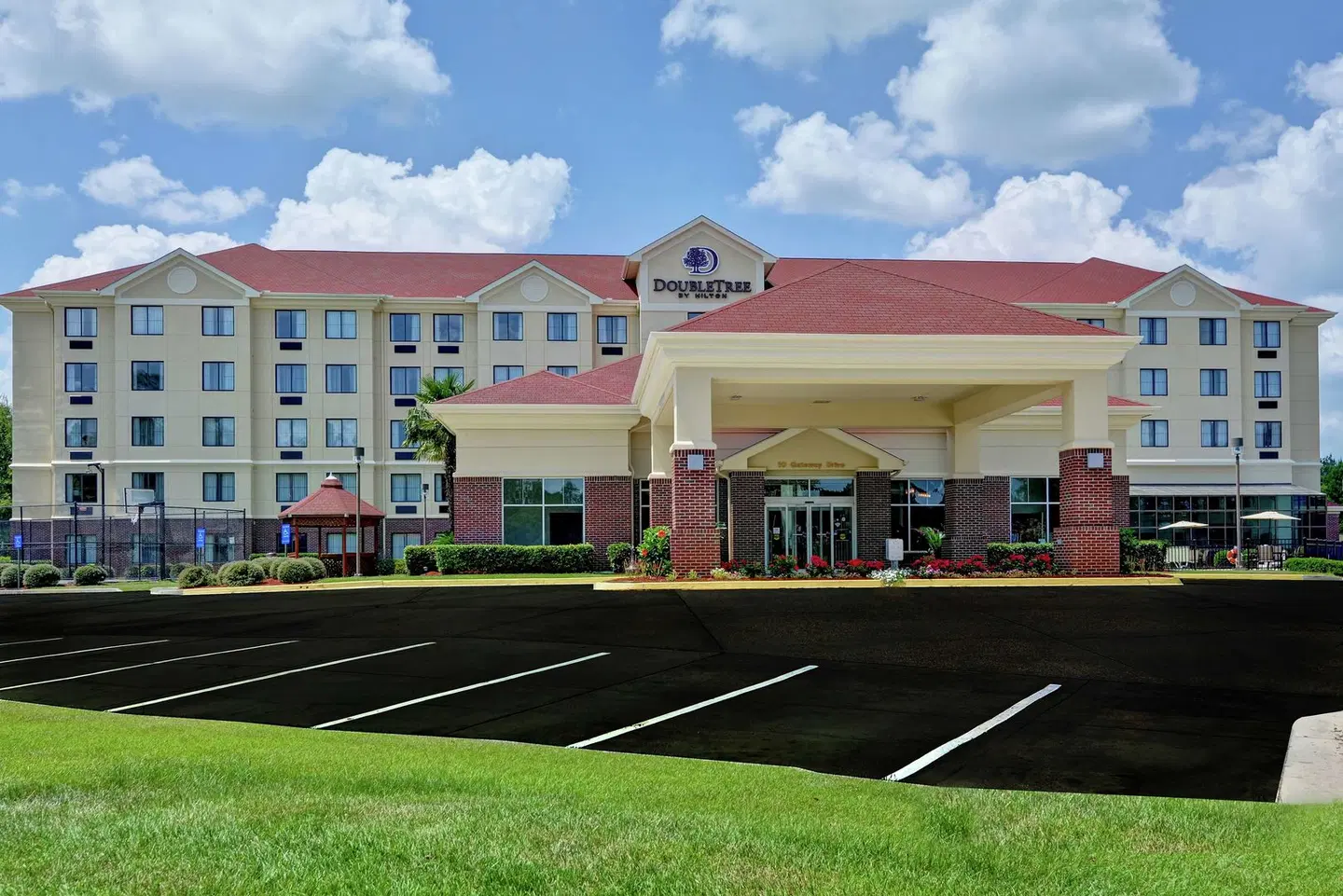 DoubleTree by Hilton Hattiesburg EXTERIOR