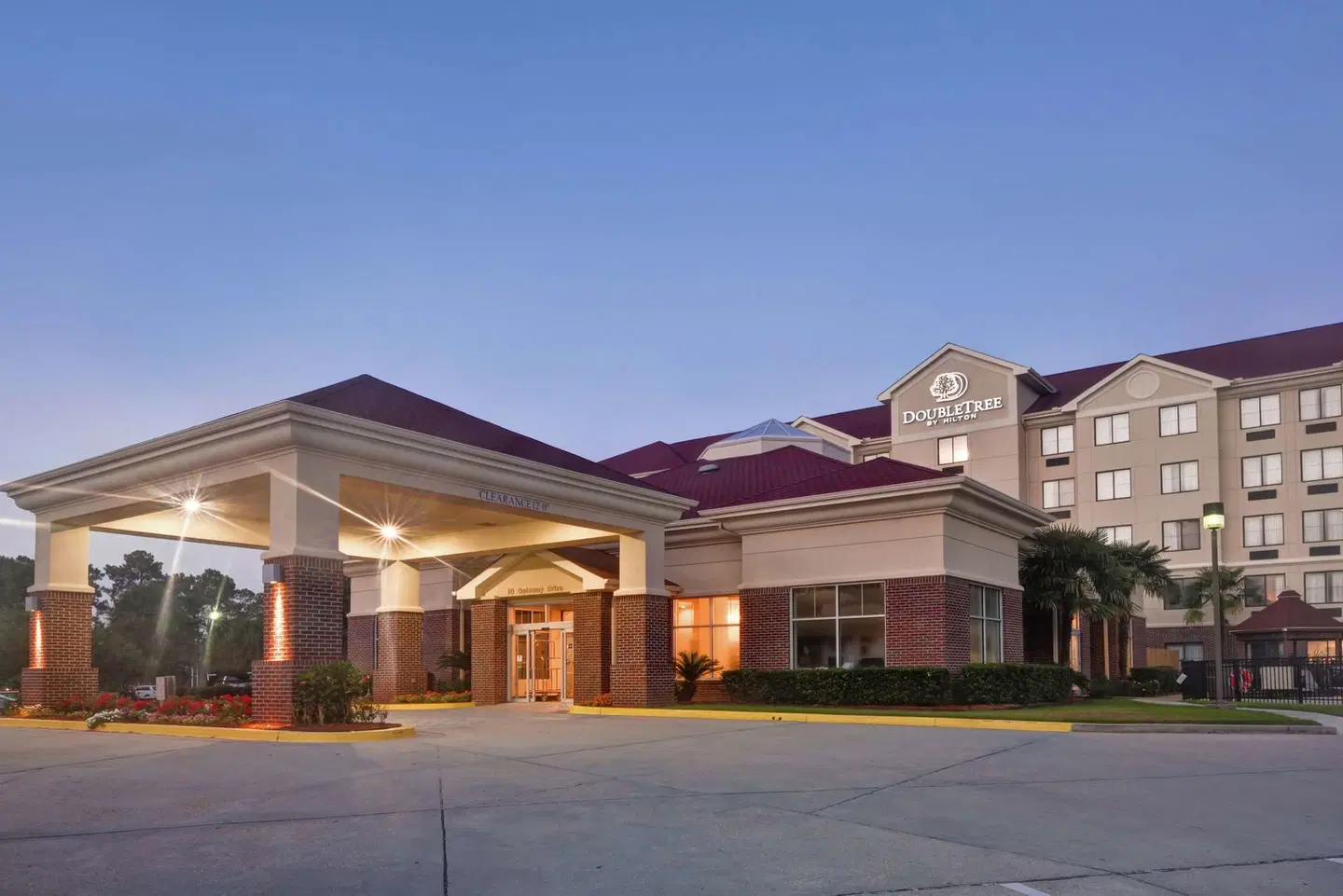 DoubleTree by Hilton Hattiesburg EXTERIOR