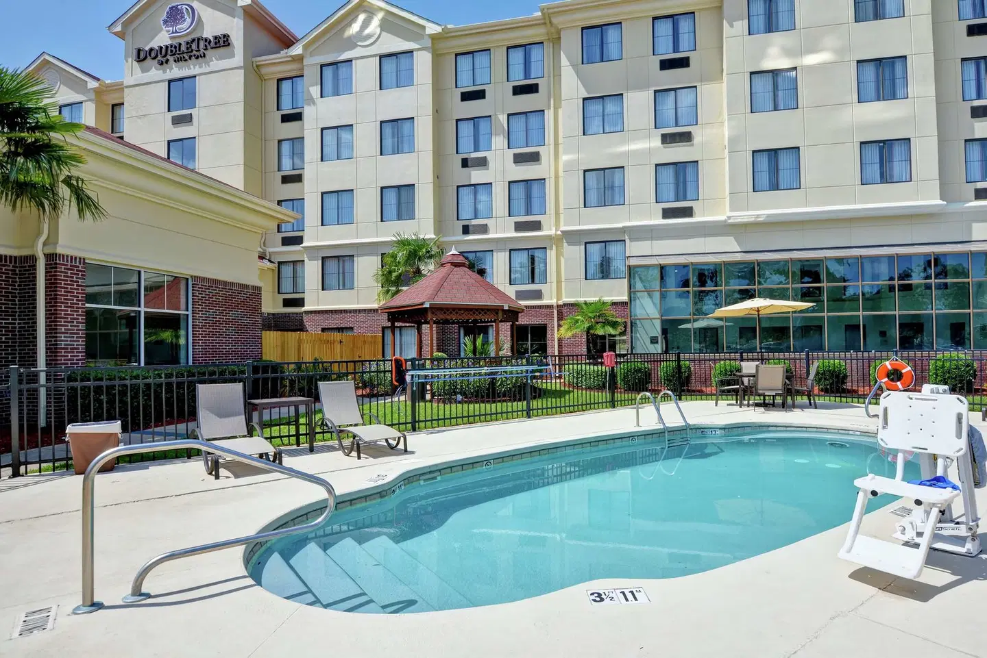 DoubleTree by Hilton Hattiesburg EXTERIOR