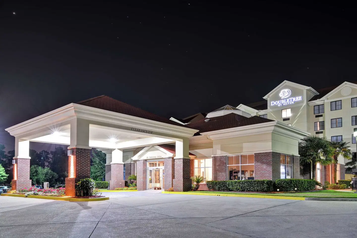 DoubleTree by Hilton Hattiesburg EXTERIOR