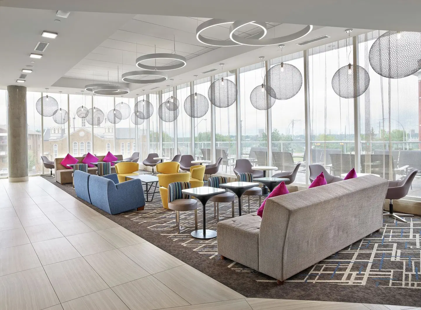 DoubleTree by Hilton Edmonton Downtown LOUNGE_LOBBY
