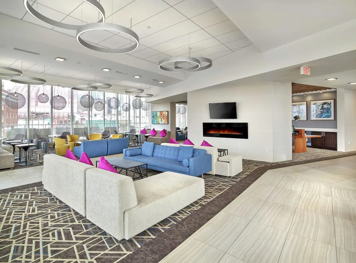 DoubleTree by Hilton Edmonton Downtown LOUNGE_LOBBY