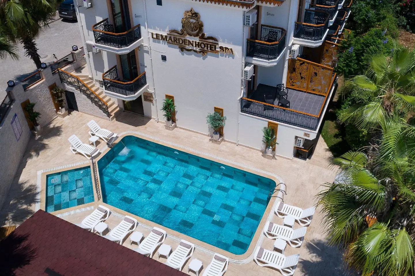 Le Marden Hotel Spa OUTDOOR_POOL