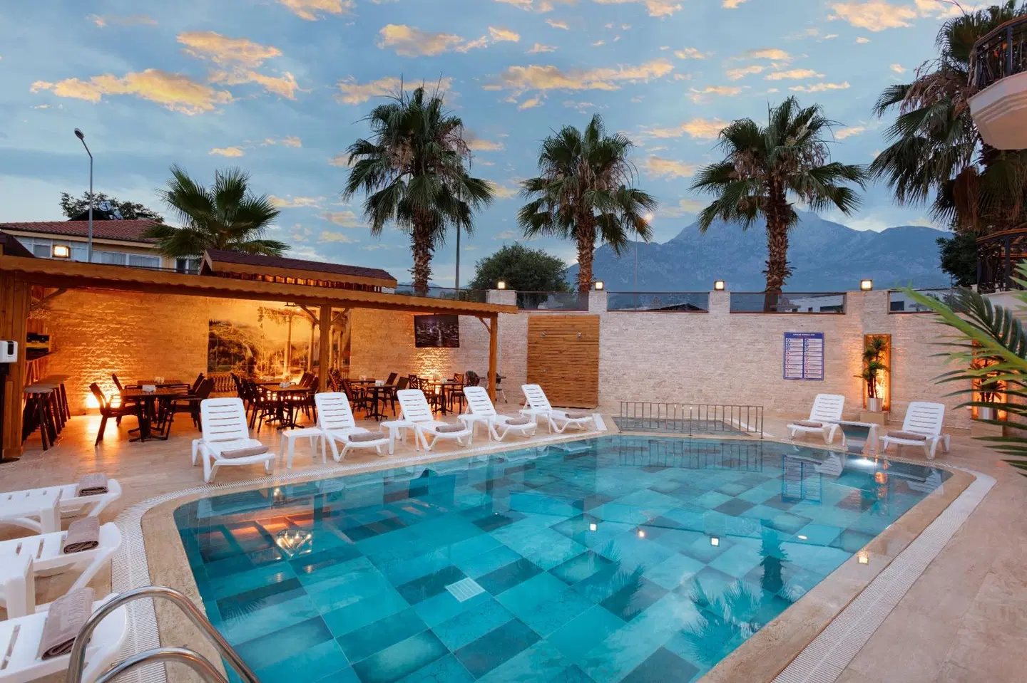 Le Marden Hotel Spa OUTDOOR_POOL