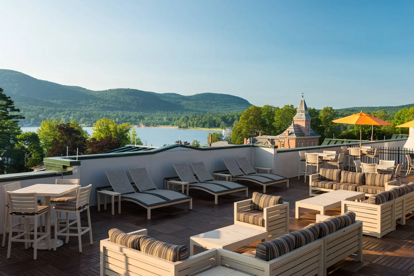 Courtyard by Marriott Lake George Terrasse