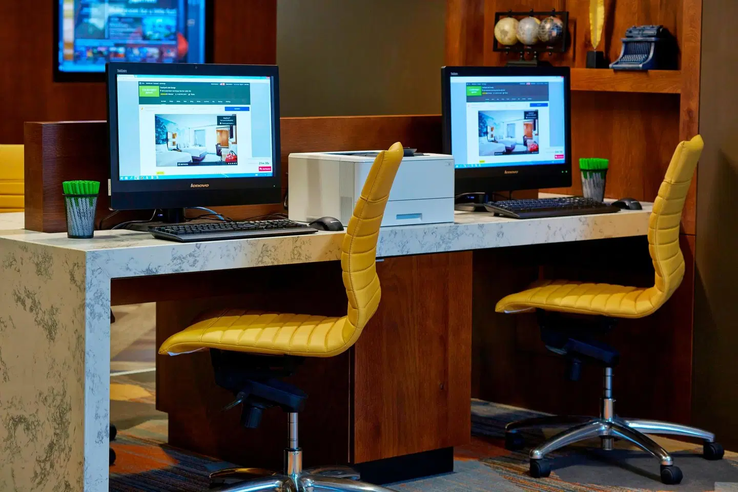 Courtyard by Marriott Lake George Bar