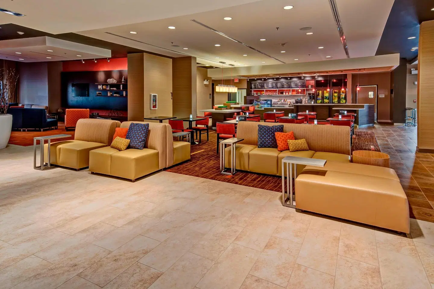 Courtyard by Marriott Westbury Long Island Bar