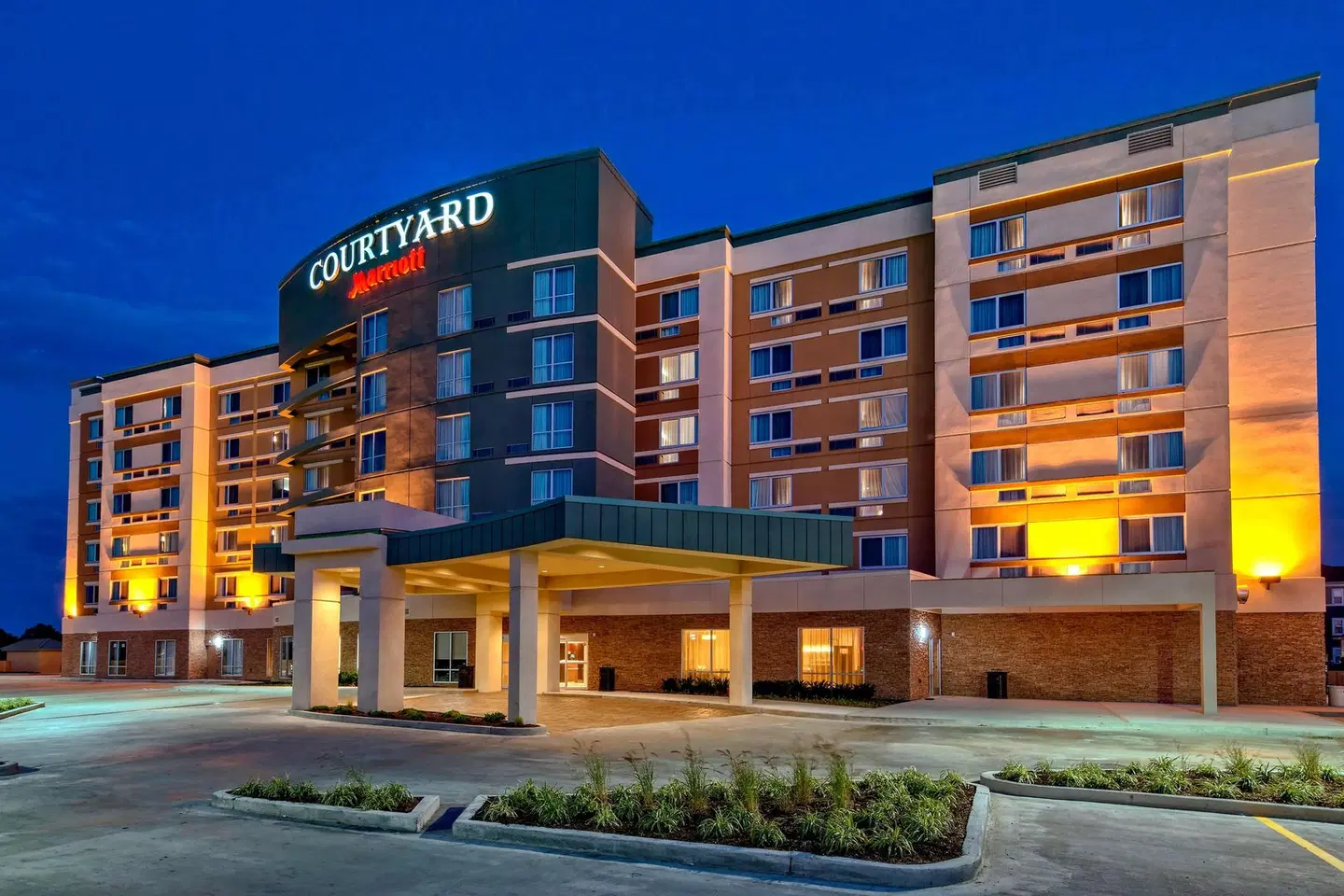 Courtyard by Marriott Westbury Long Island EXTERIOR