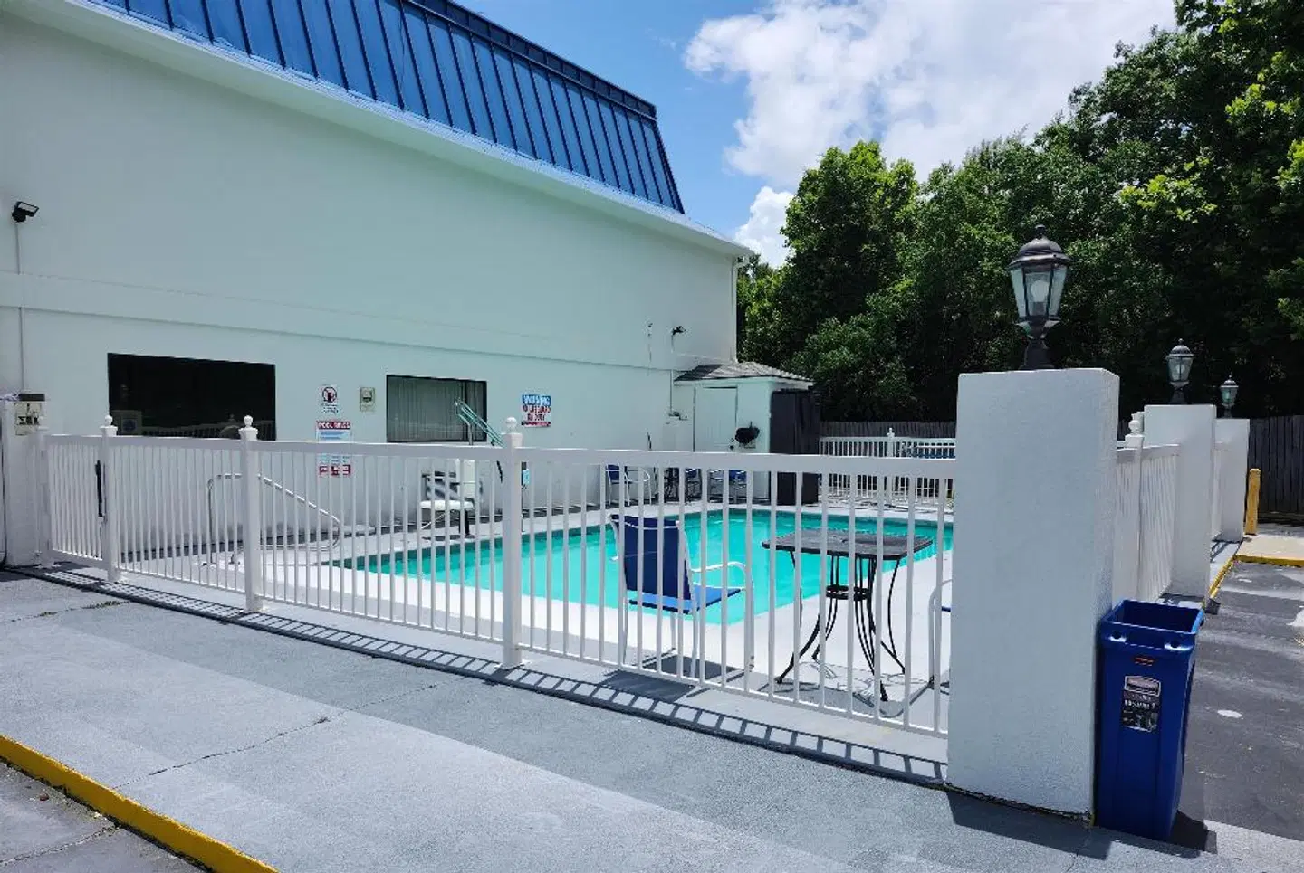 Days Inn by Wyndham Ocean Springs EXTERIOR