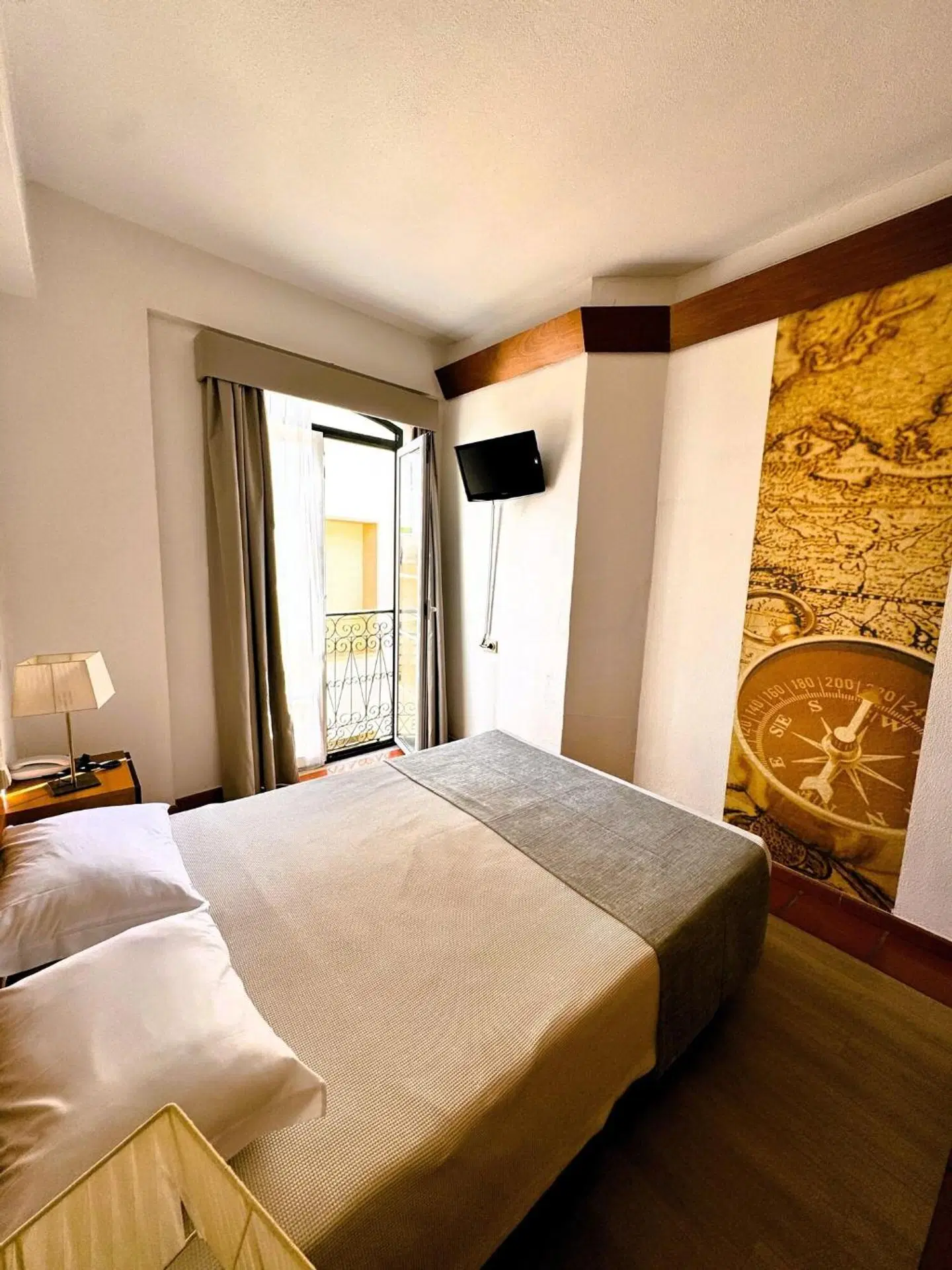 Lagosmar ROOM_EXAMPLE