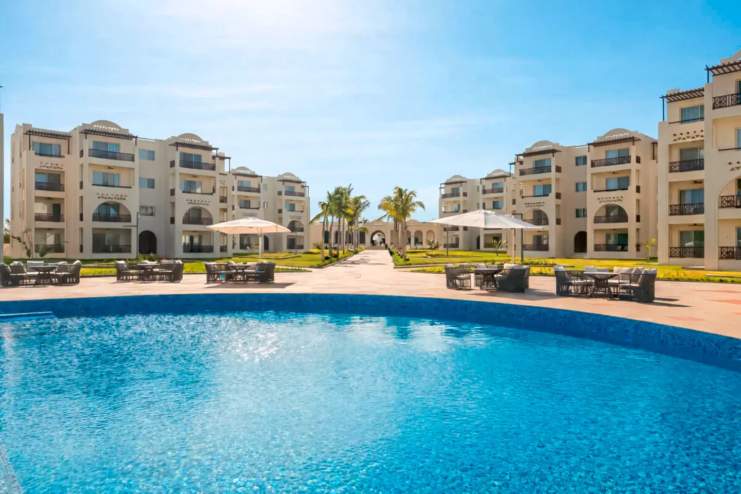 Diamonds Bijoux OUTDOOR_POOL
