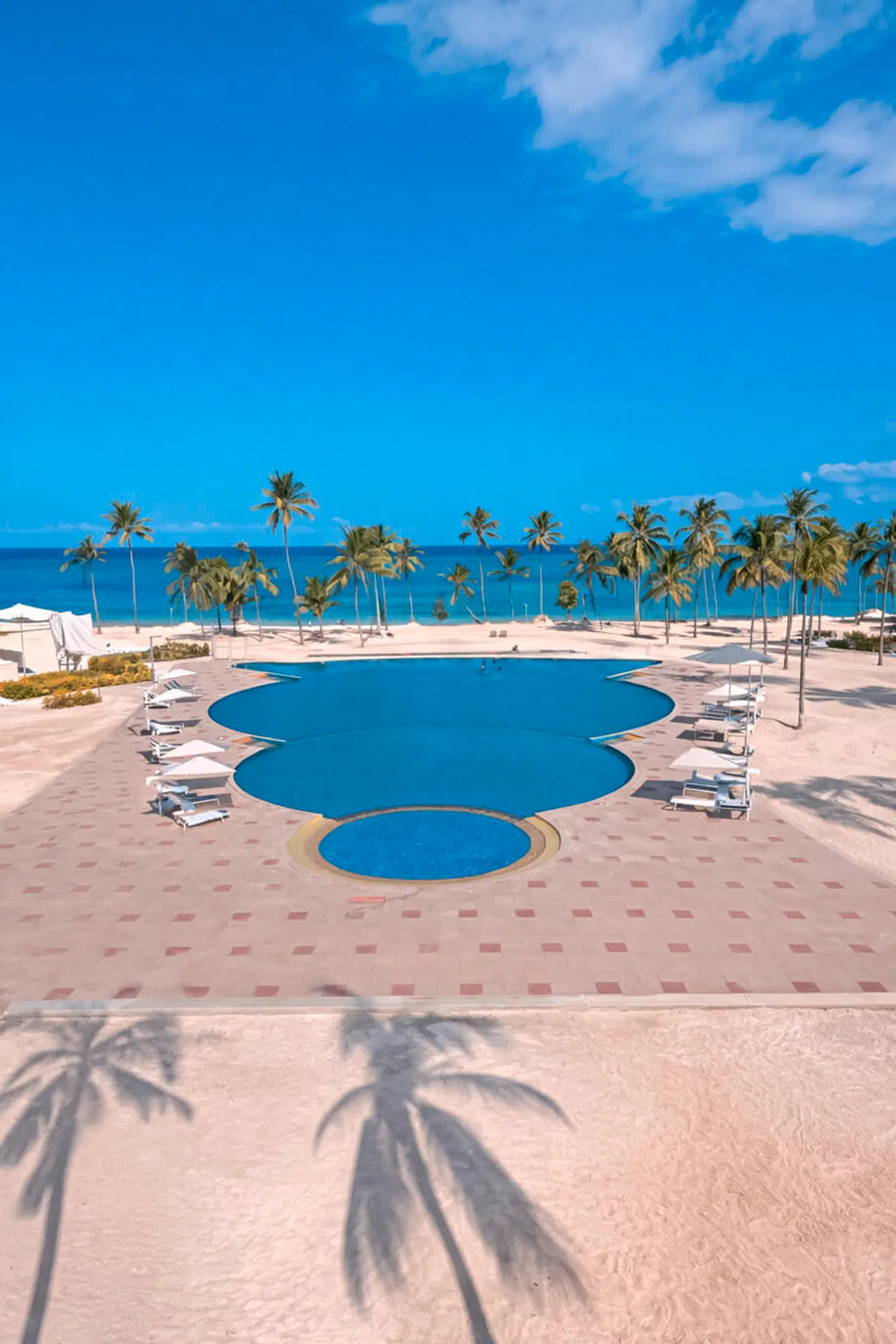 Diamonds Bijoux OUTDOOR_POOL
