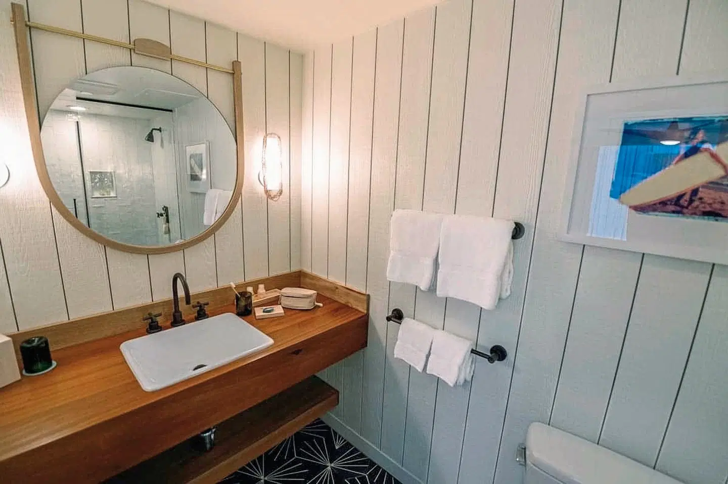 The Surfjack Hotel & Swim Club Badezimmer