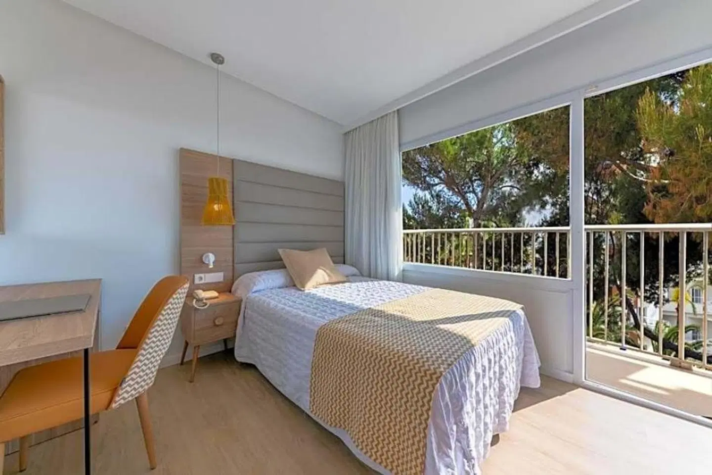 Leman ROOM_EXAMPLE