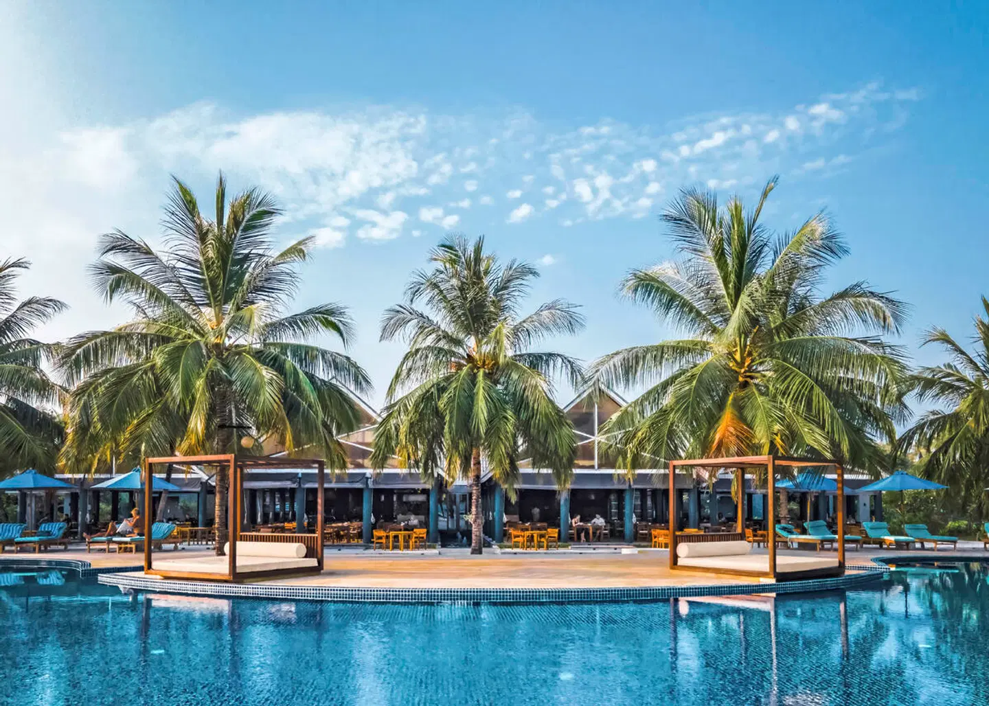 Furaveri Island Resort & Spa OUTDOOR_POOL