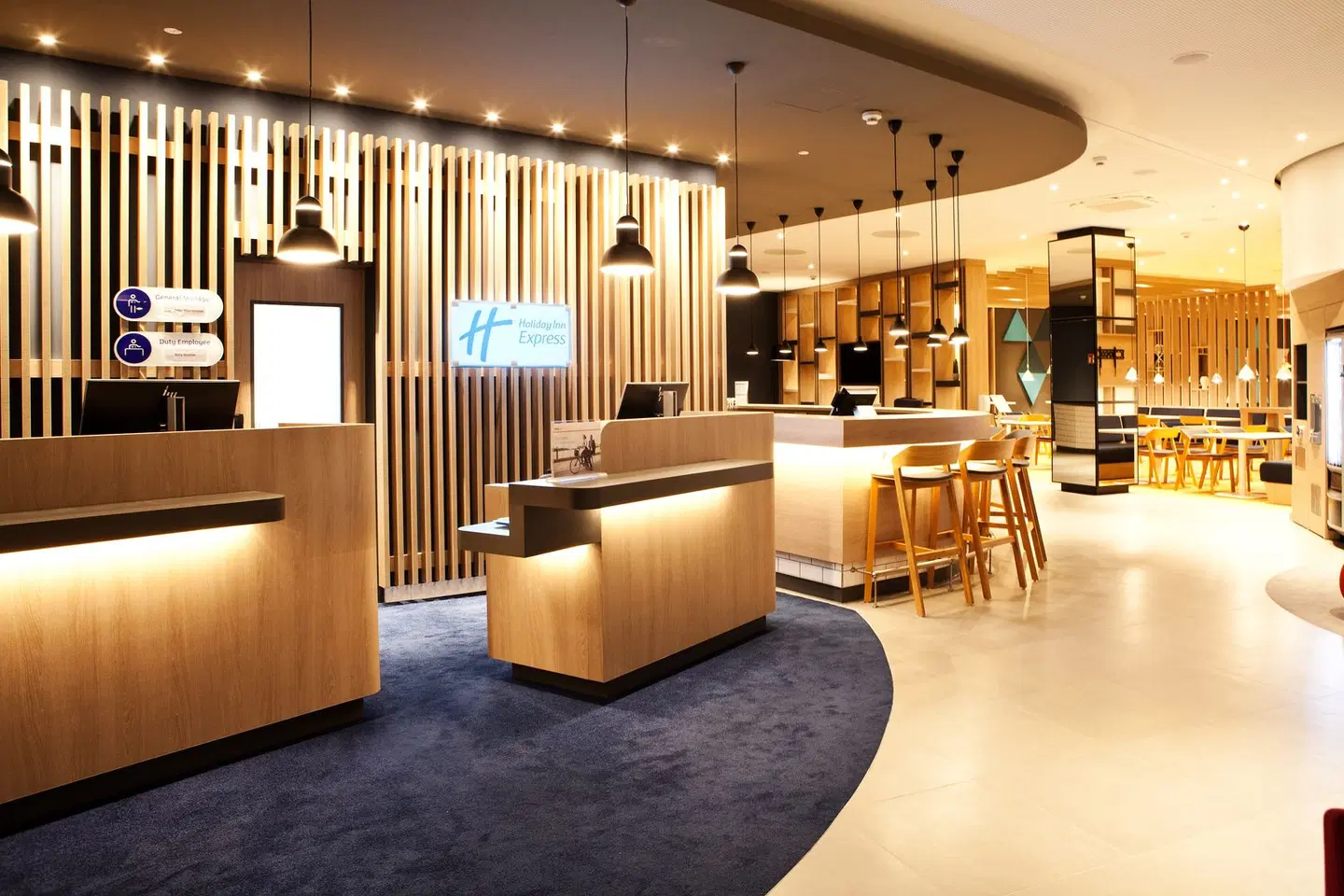 Holiday Inn Express Göppingen by IHG Bar