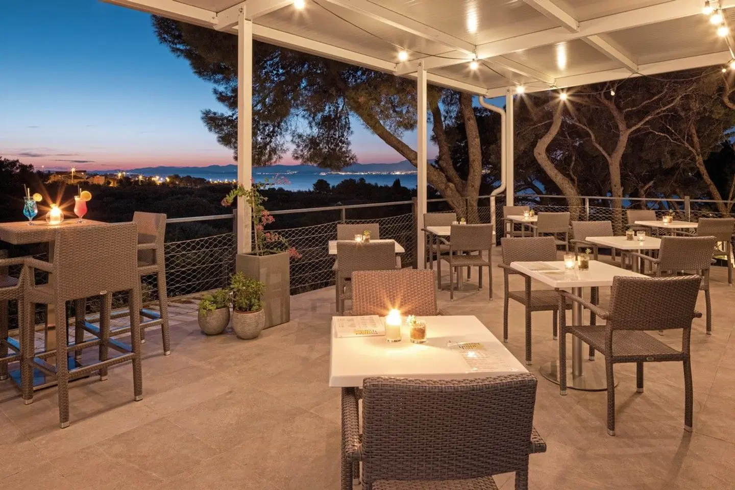 Waterman Beach Village Camp & Glamping Terrasse