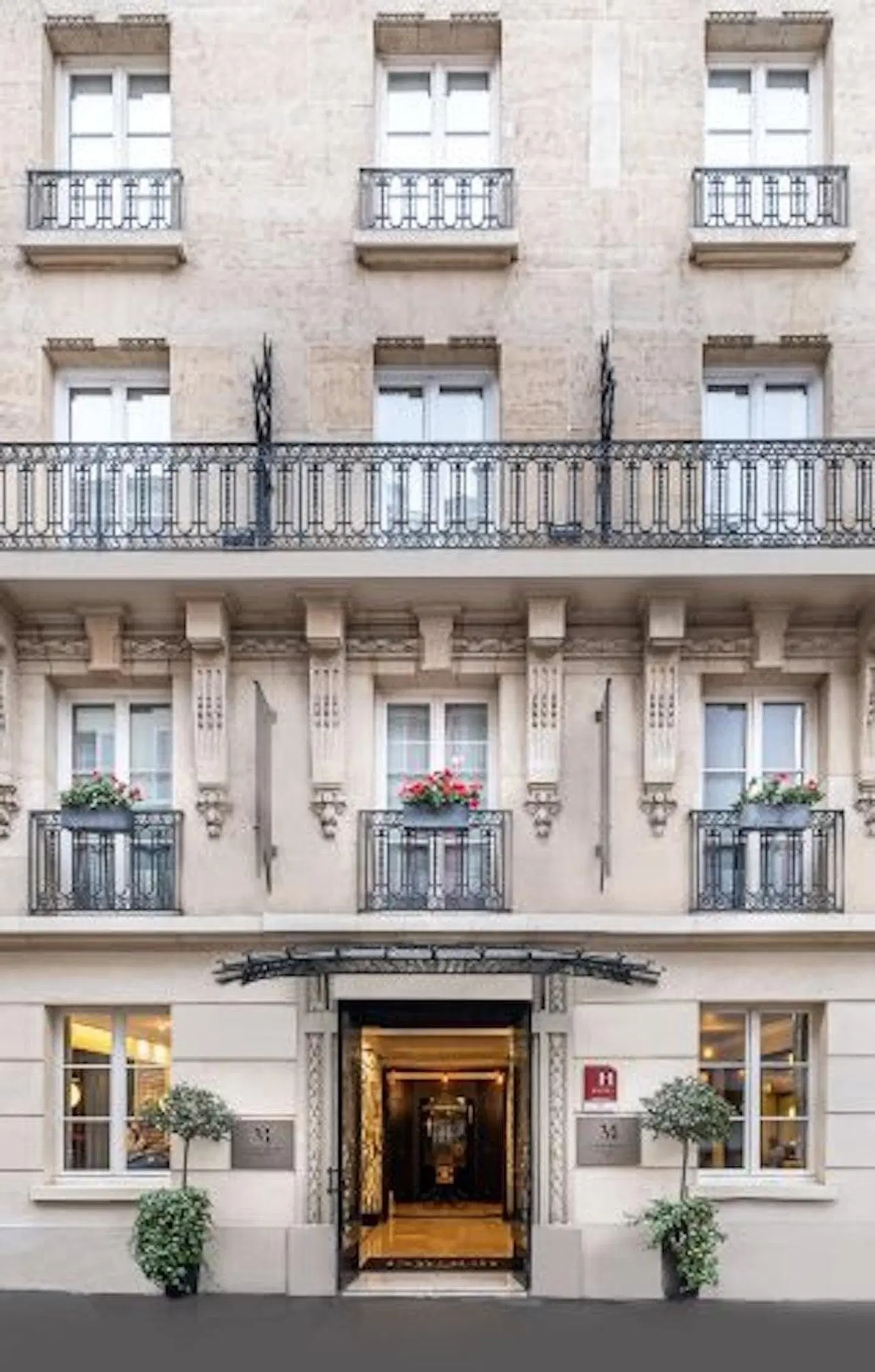 Hôtel Le Marquis by Inwood Hotels EXTERIOR