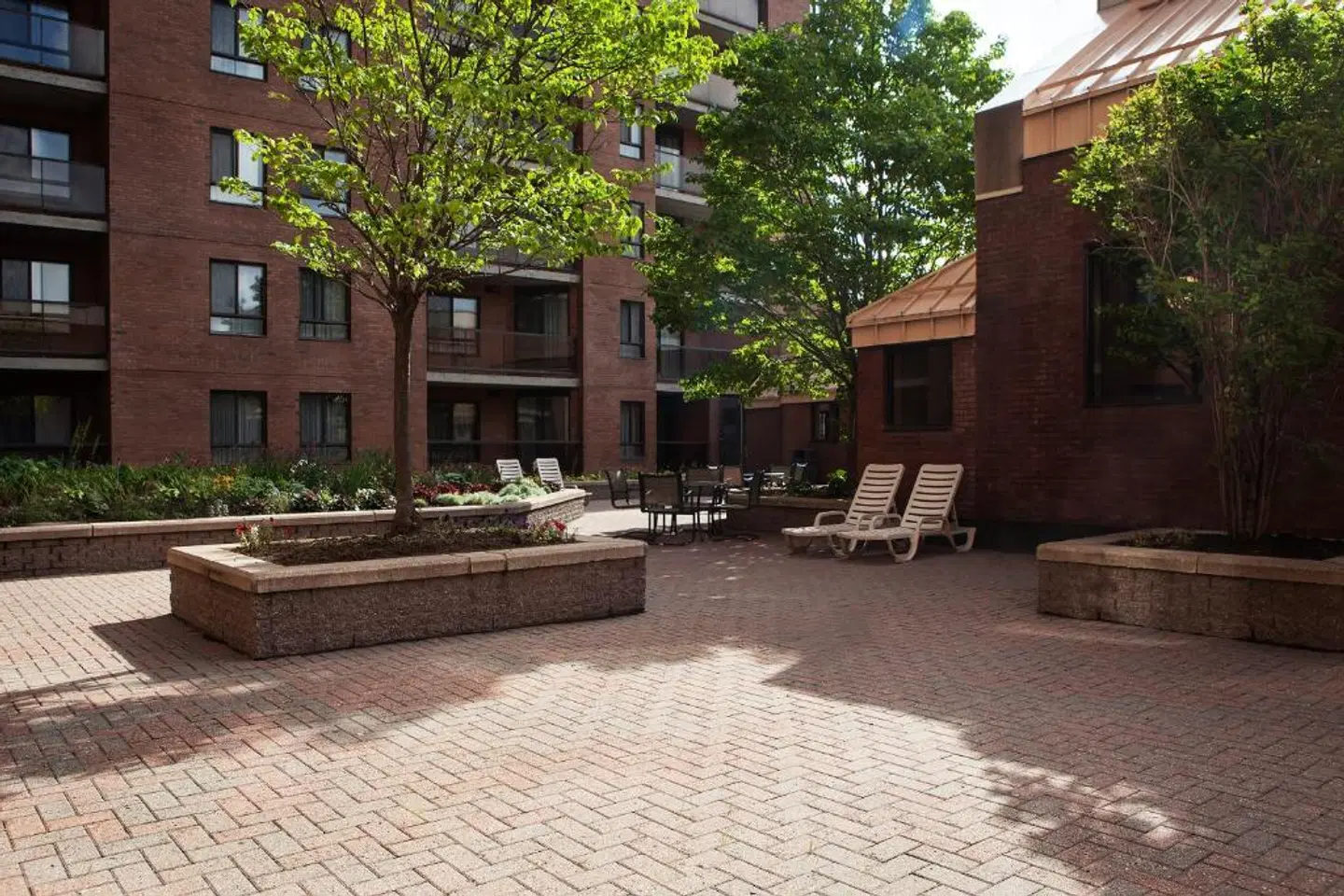 Les Suites Hotel Ottawa Terrasse