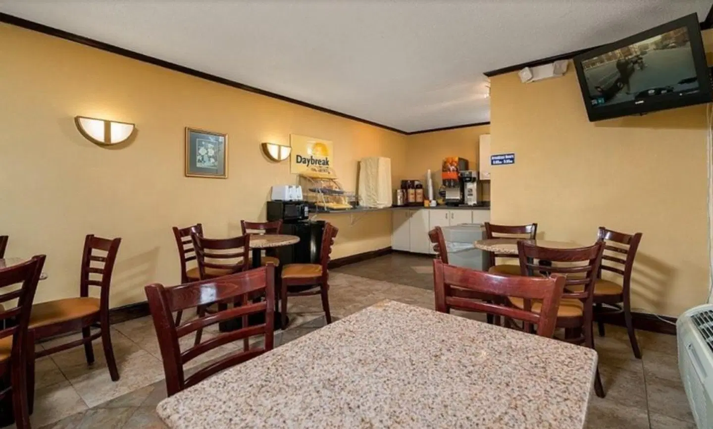 Days Inn by Wyndham Moss Point Pascagoula ROOM_EXAMPLE