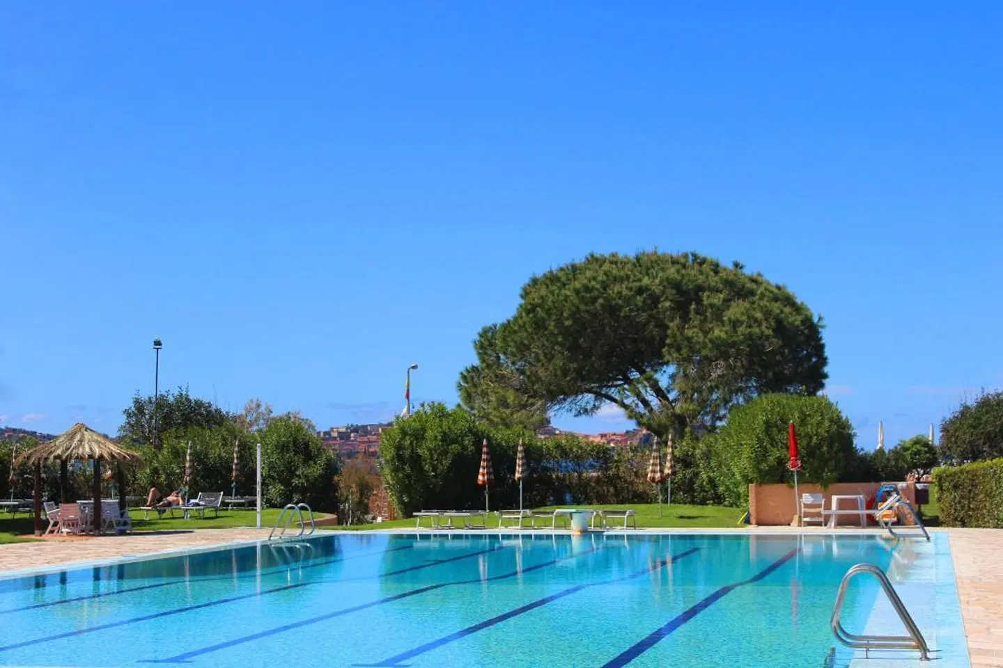 Fabricia OUTDOOR_POOL