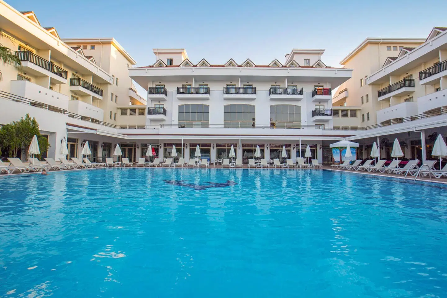 Side Aquamarin Resort & Spa OUTDOOR_POOL