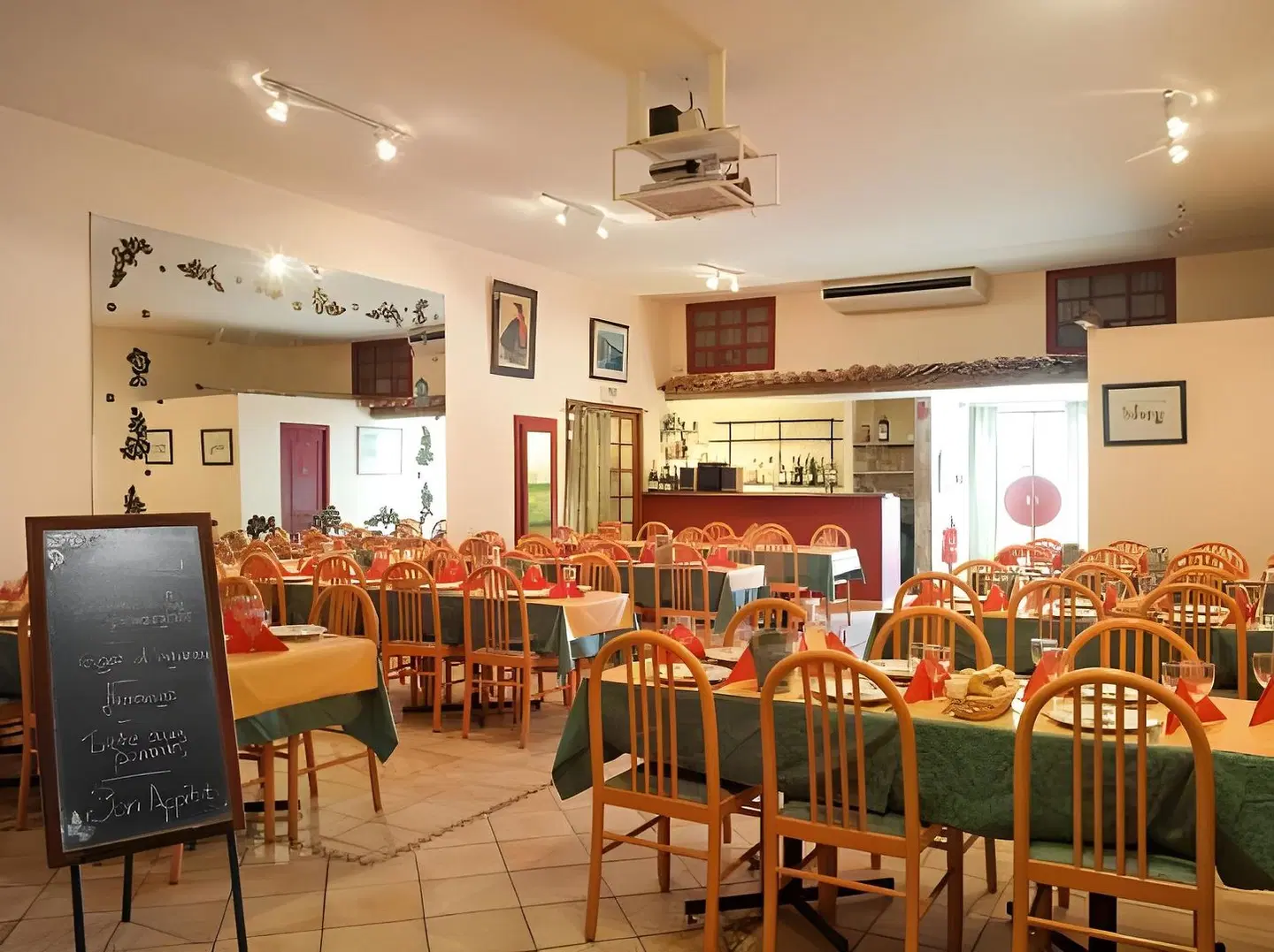 Holzer II Restaurant