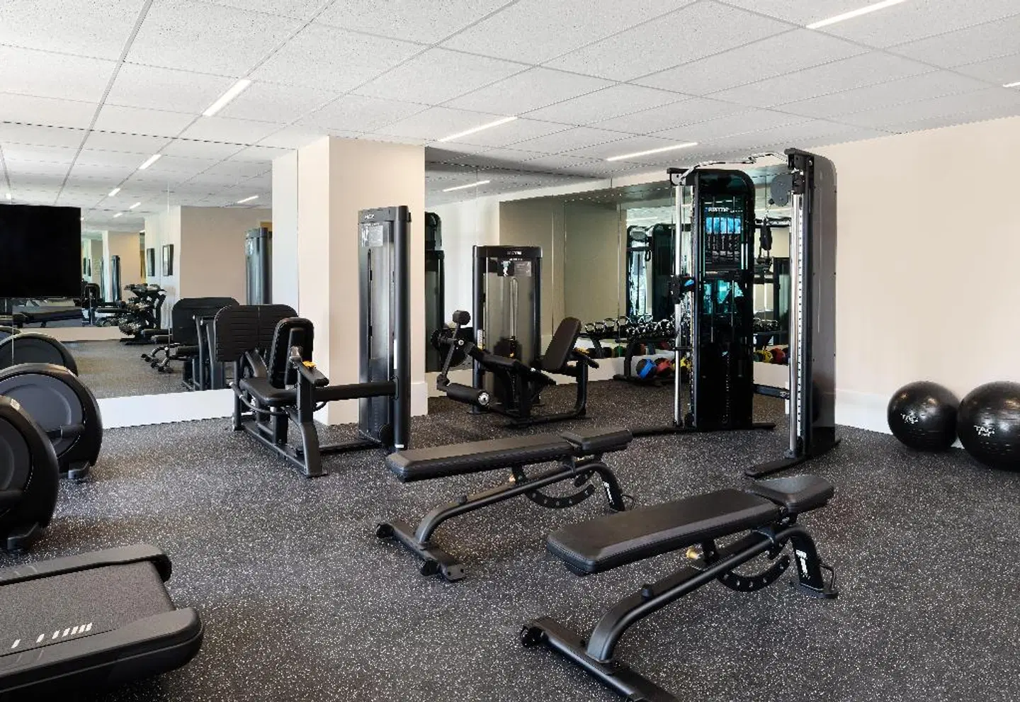 Kimpton Claret Hotel by IHG SPORTS_AND_LEISURE