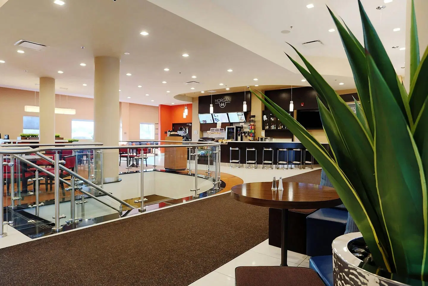 Courtyard by Marriott Montreal West Island/Baie DUrfe Bar