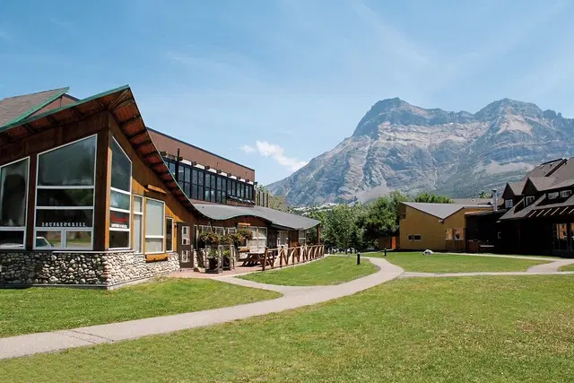 Waterton Lakes Lodge Resort EXTERIOR