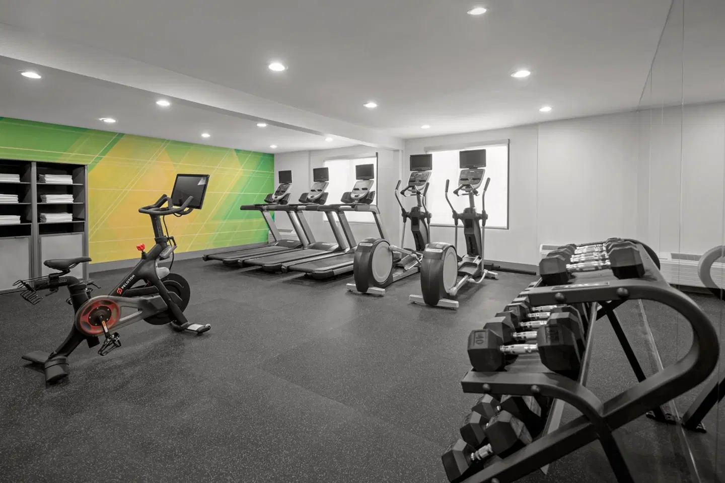 Holiday Inn Hasbrouck Heights - Meadowlands SPORTS_AND_LEISURE