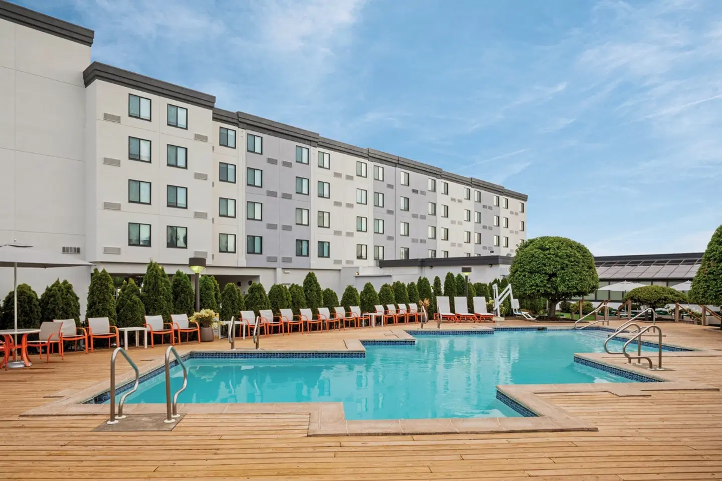 Holiday Inn Hasbrouck Heights - Meadowlands OUTDOOR_POOL