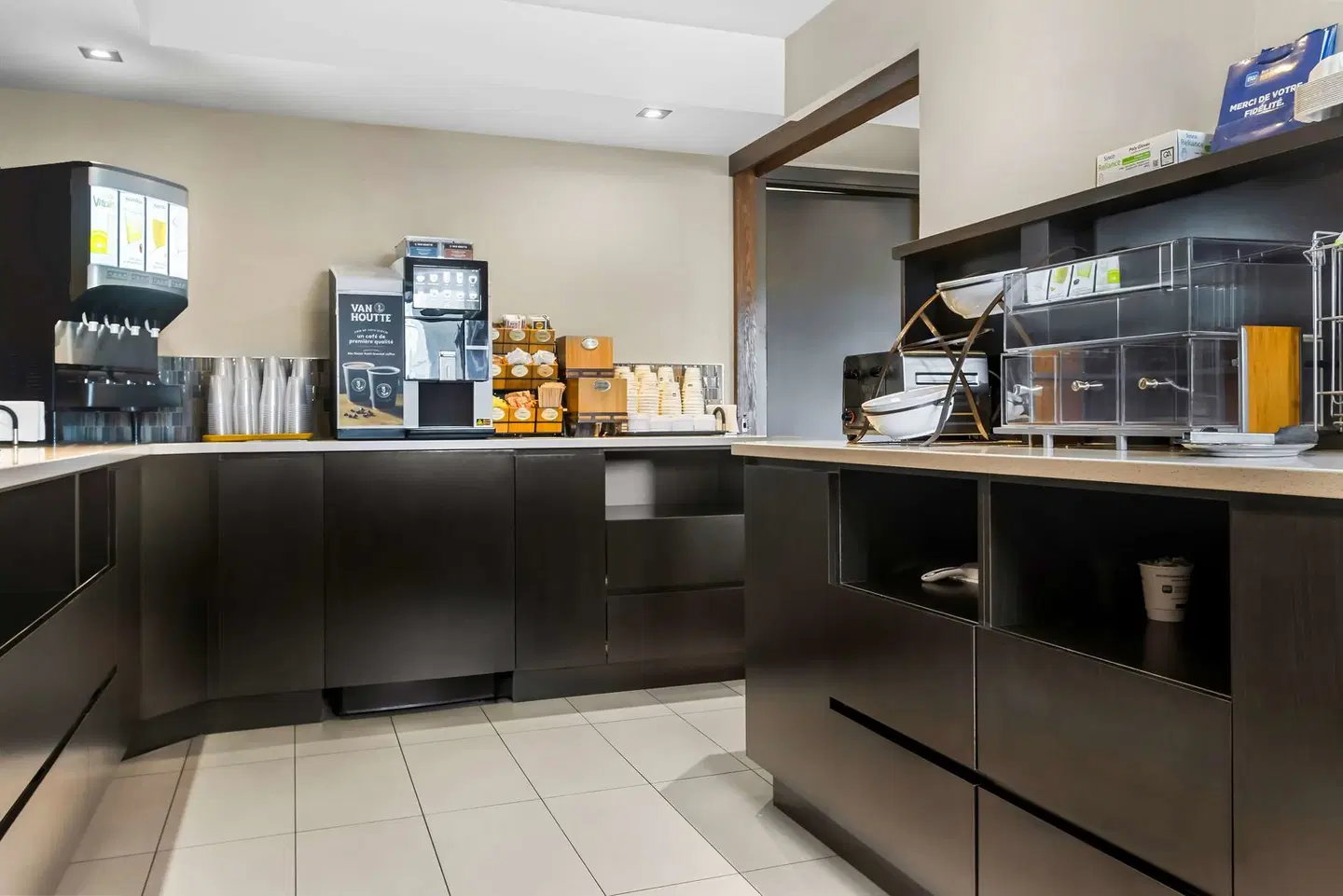 Best Western Plus Mont-Laurier Bar