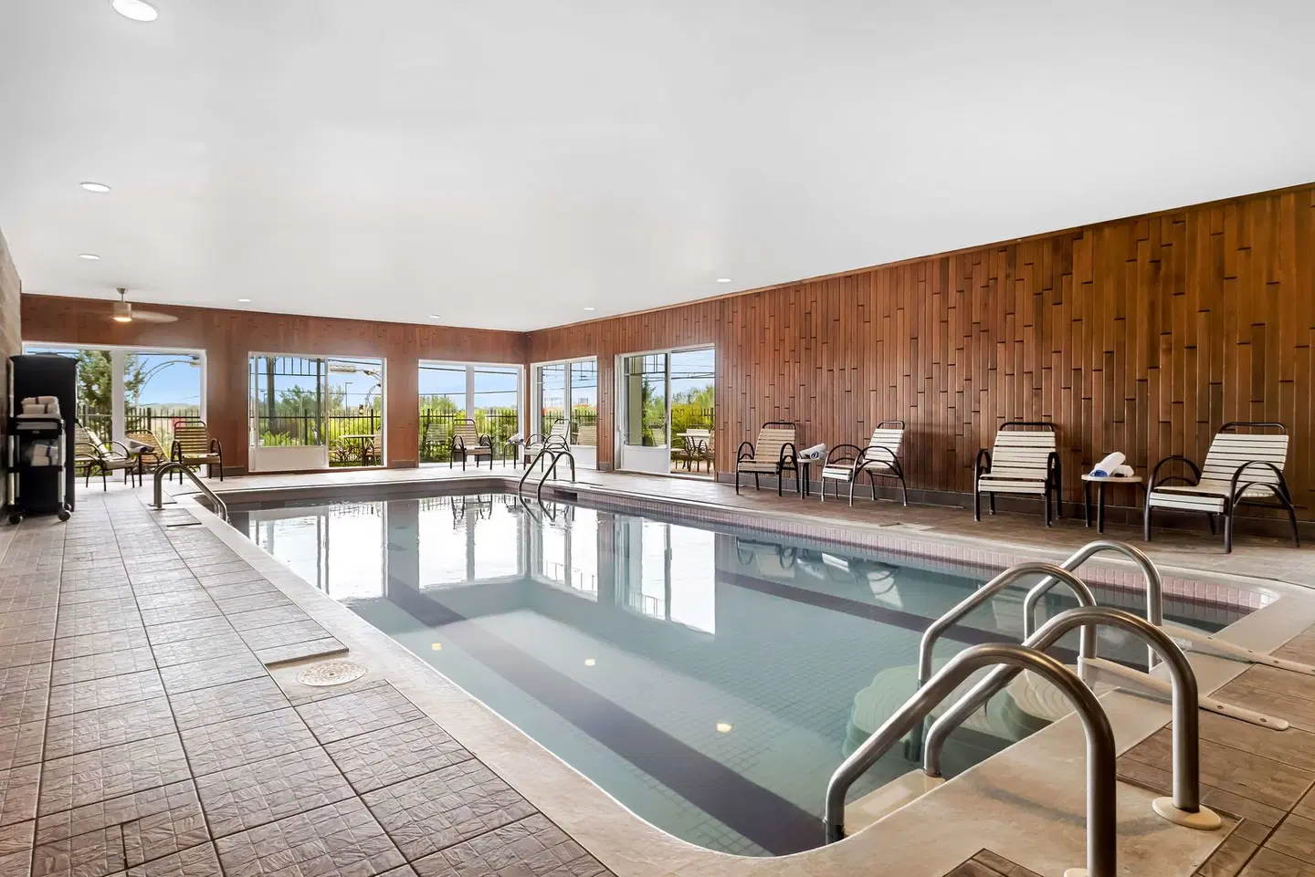 Best Western Plus Mont-Laurier Hallenbad
