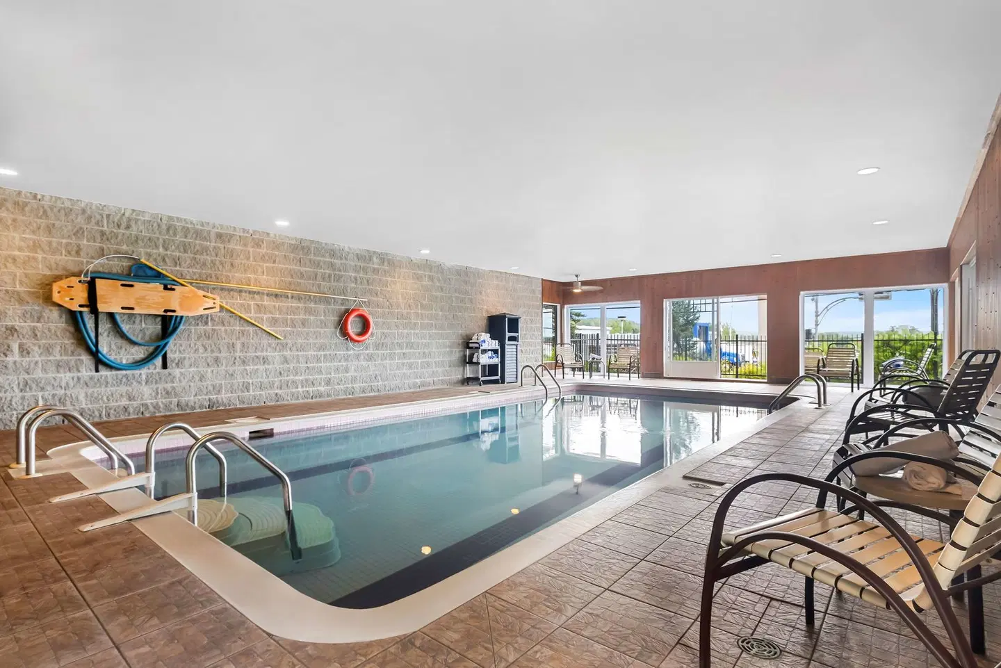Best Western Plus Mont-Laurier Hallenbad