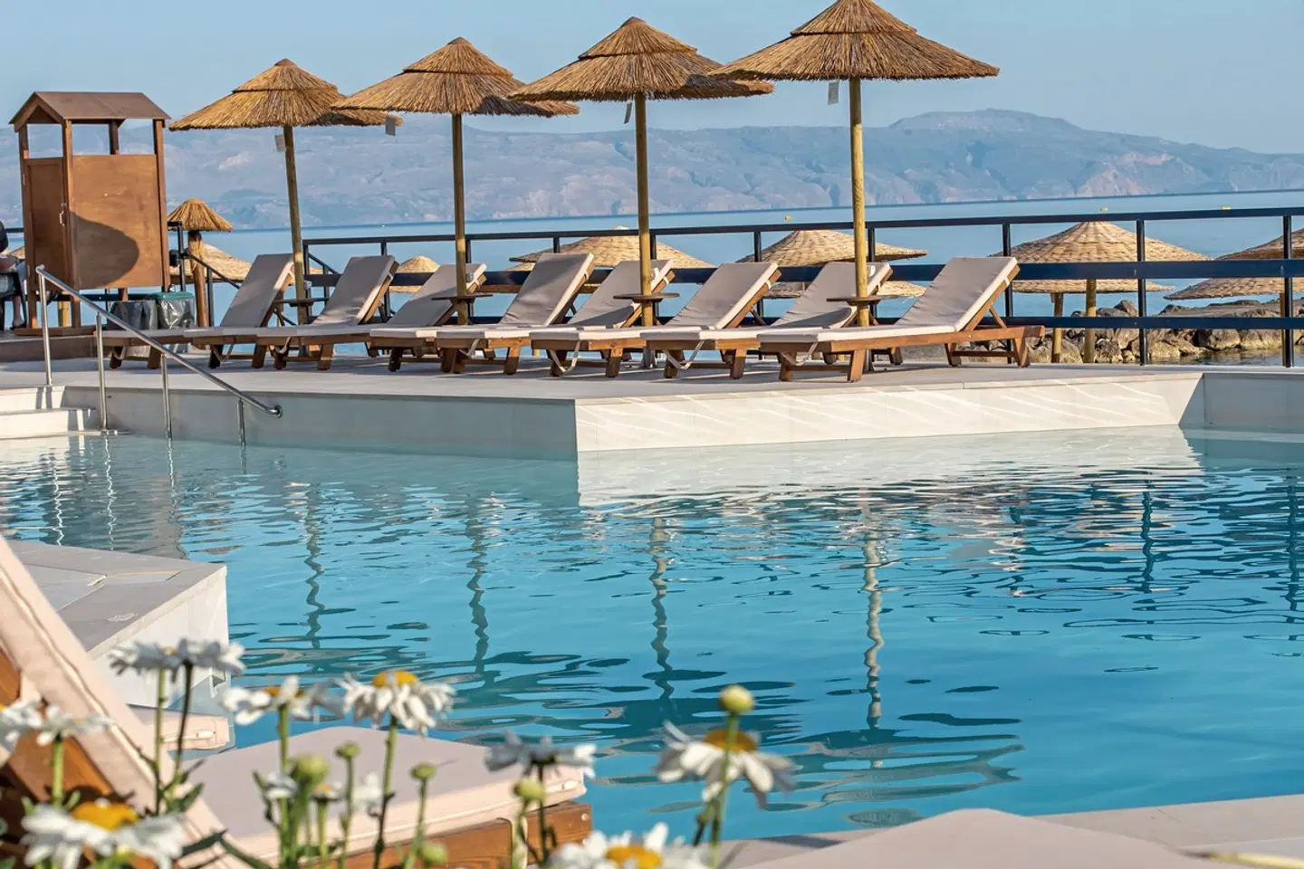 Haris OUTDOOR_POOL