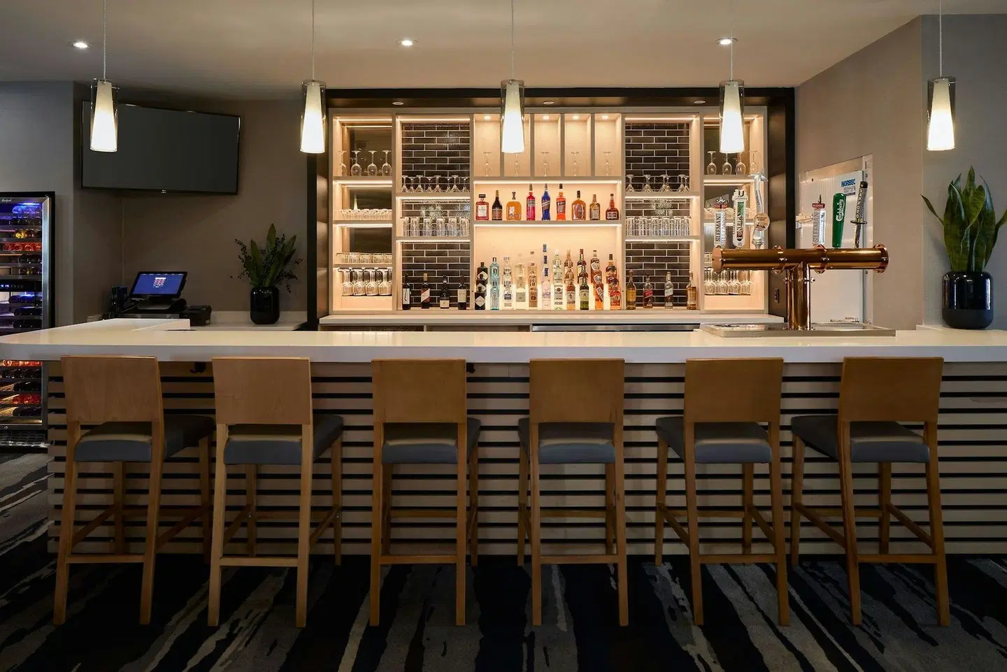 Fairfield by Marriott Inn & Suites Montreal Airport Bar