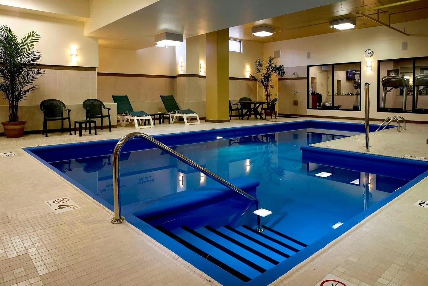 Fairfield by Marriott Inn & Suites Montreal Airport Hallenbad
