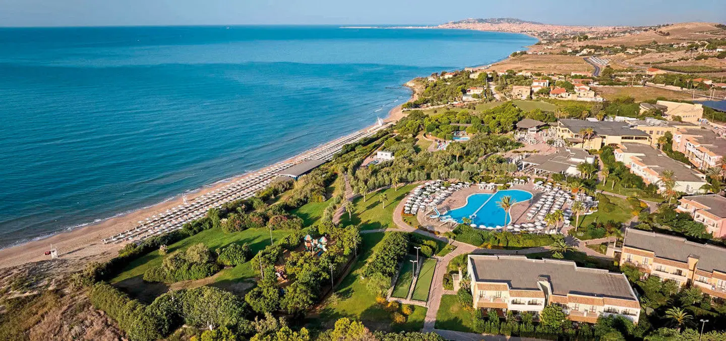 Serenusa Resort EXTERIOR