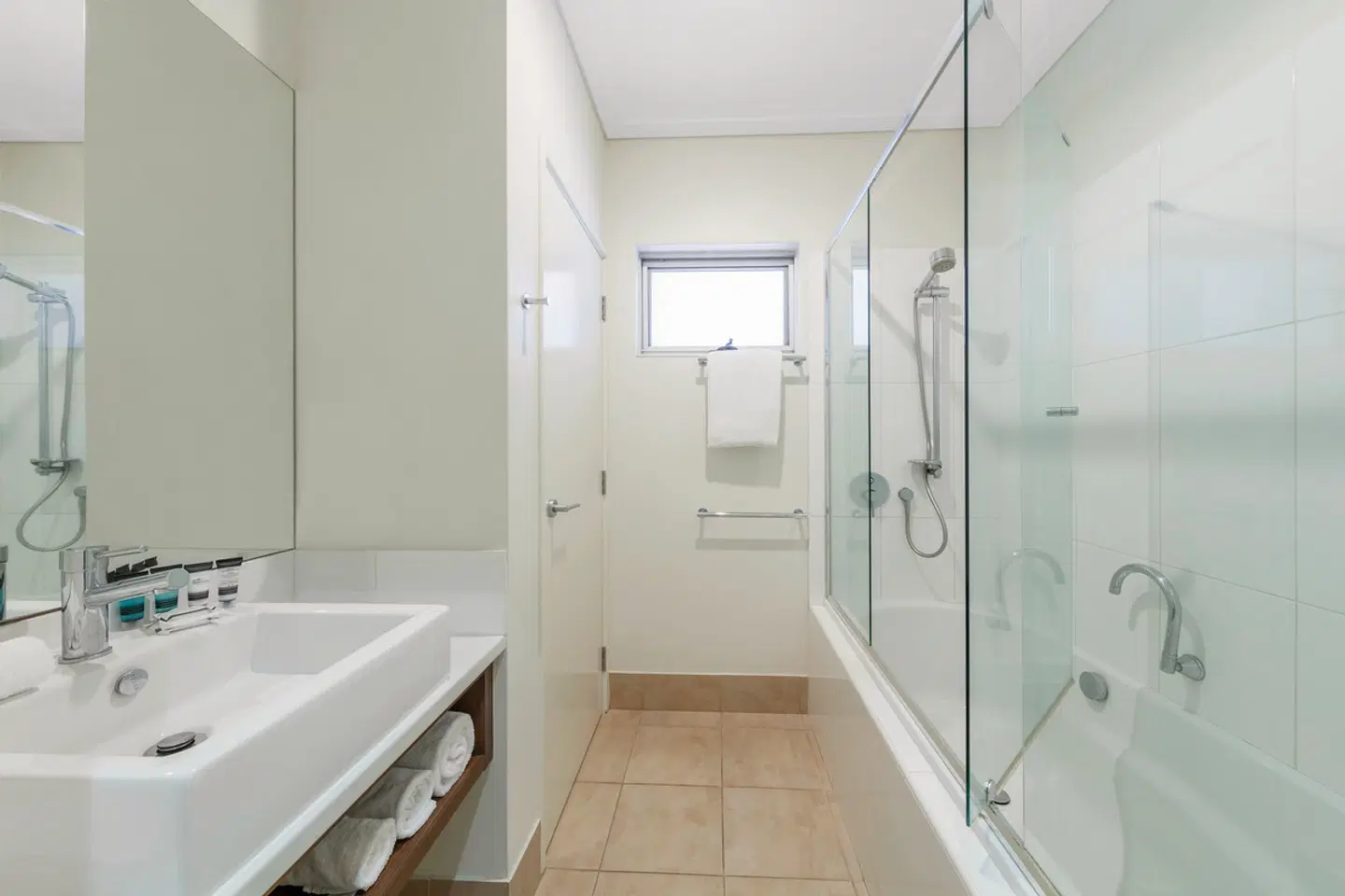 Nesuto Geraldton Apartment Hotel Badezimmer